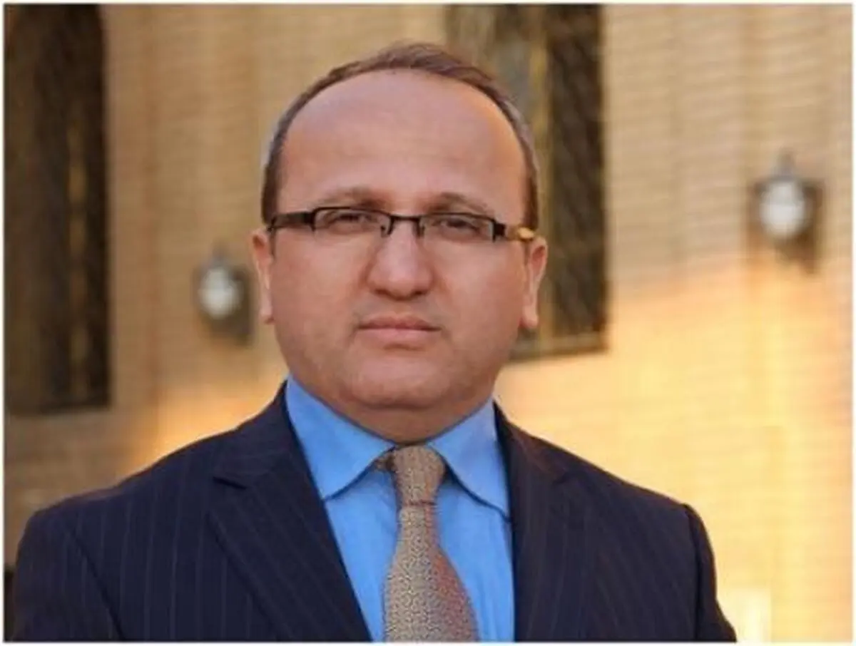 
برخی جریانات سیاسی برای به‌ شکست کشاندن استقلال کردستان با بارزانی دشمنی می‌کنند 