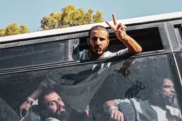 استقبال از اسرای آزاد شده فلسطینی از دریچه دوربین‌ها/گزارش تصویری