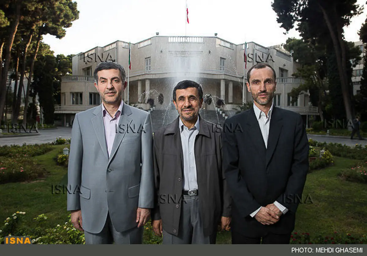 احمدی نژاد و مشایی به نمایندگی از بقایی در انتخابات ثبت نام میکنند