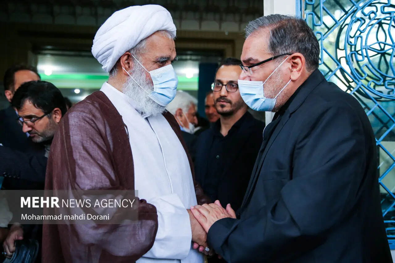 حضور چهره‌ها در مراسم یادبود جان‌باختگان متروپل/گزارش تصویری