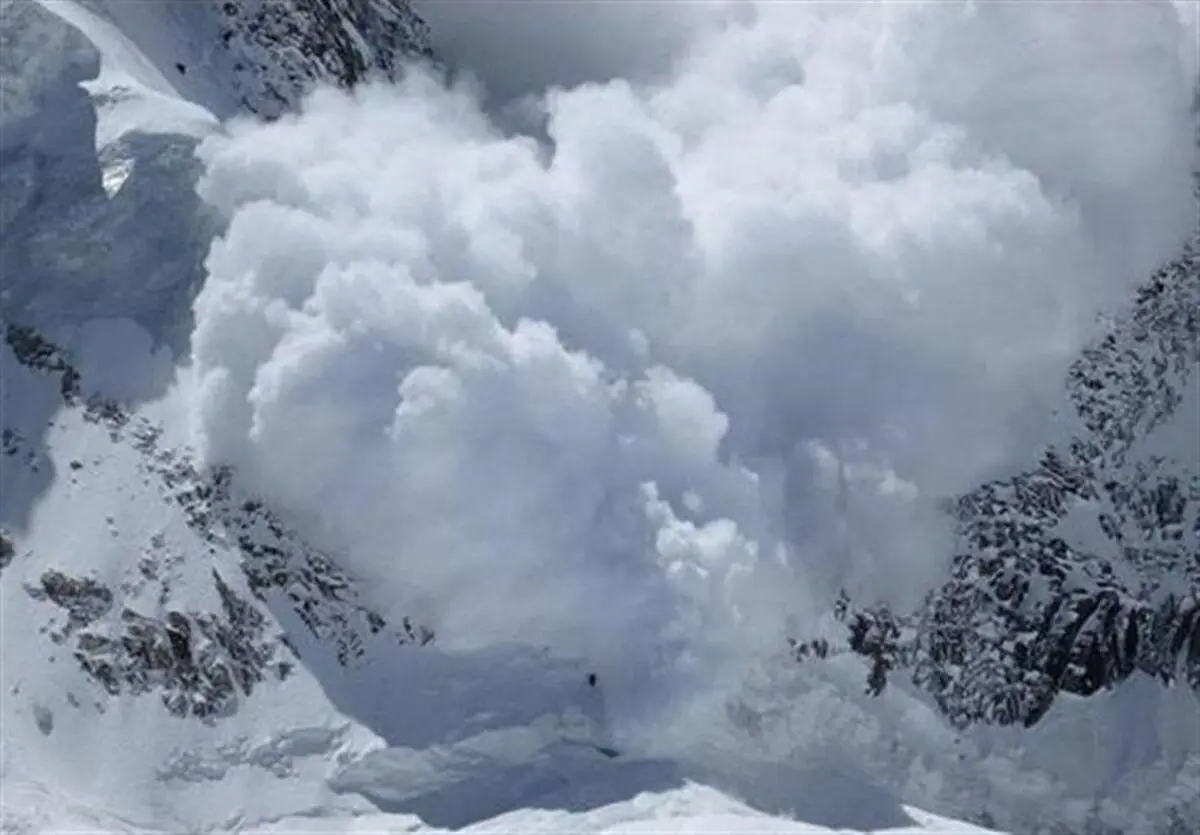 ریزش بهمن روی تیم کوهنوردی در اشترانکوه