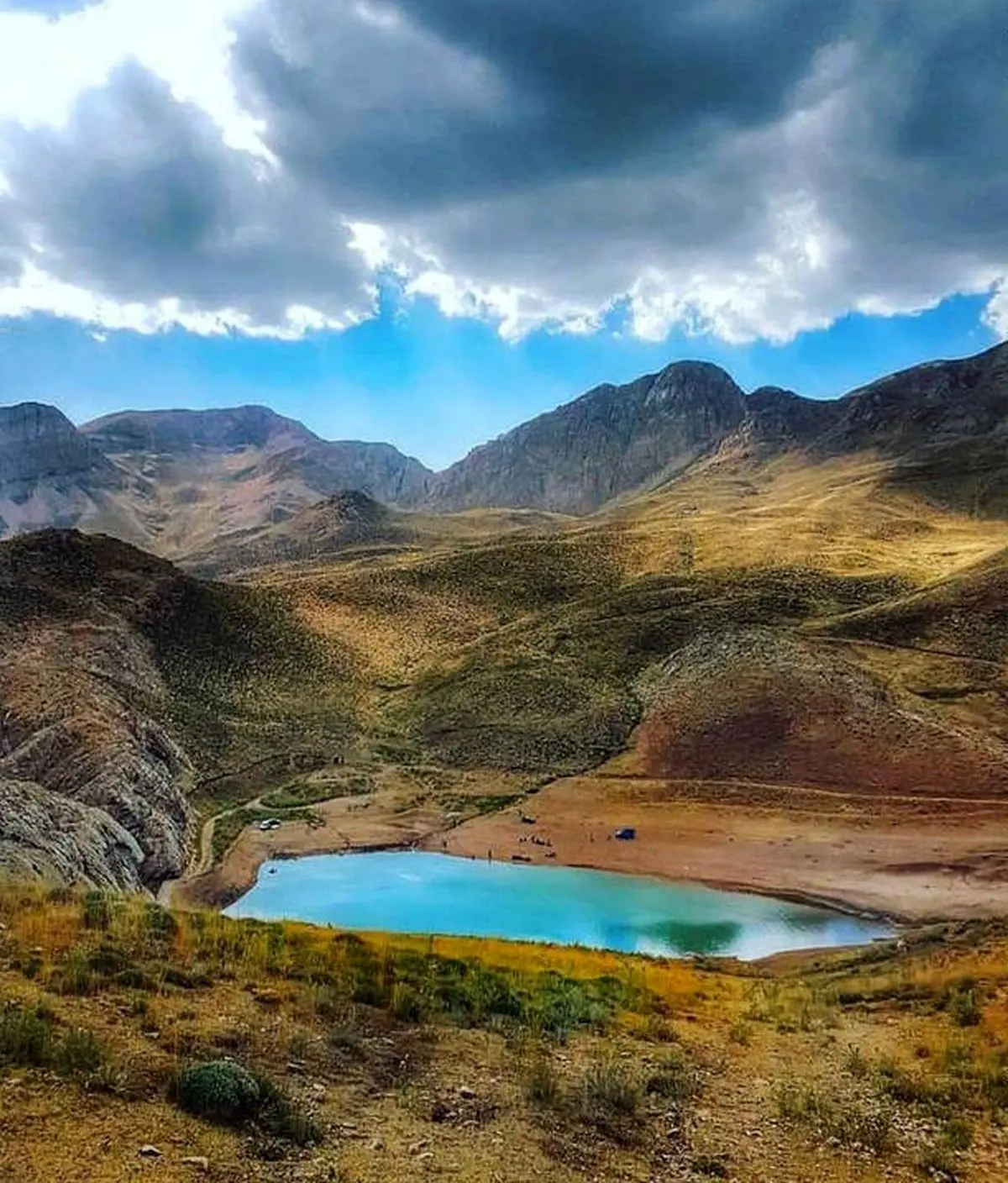 دریاچهای زیبادر دل طبیعت فیروزکوه/ عکس