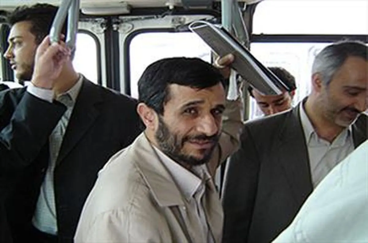 احمدینژاد به خانه " لاله " میرود