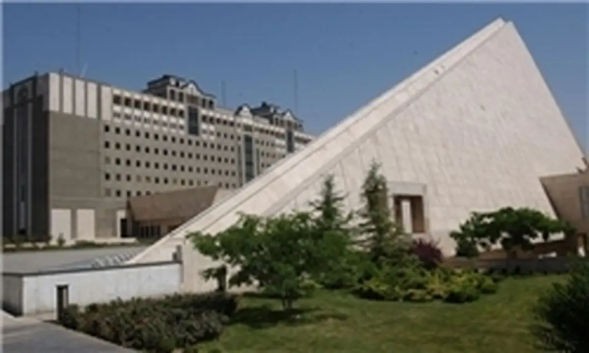 تجمع کارگران پتروشیمی ایلام مقابل مجلس