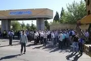 تجمع گسترده رانندگان خودروهای سنگین در مقابل استانداری سمنان +تصاویر