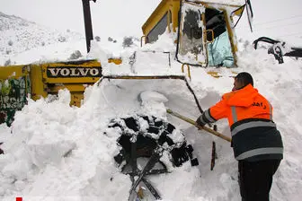 برف جاده کرج – چالوس را مسدود کرد