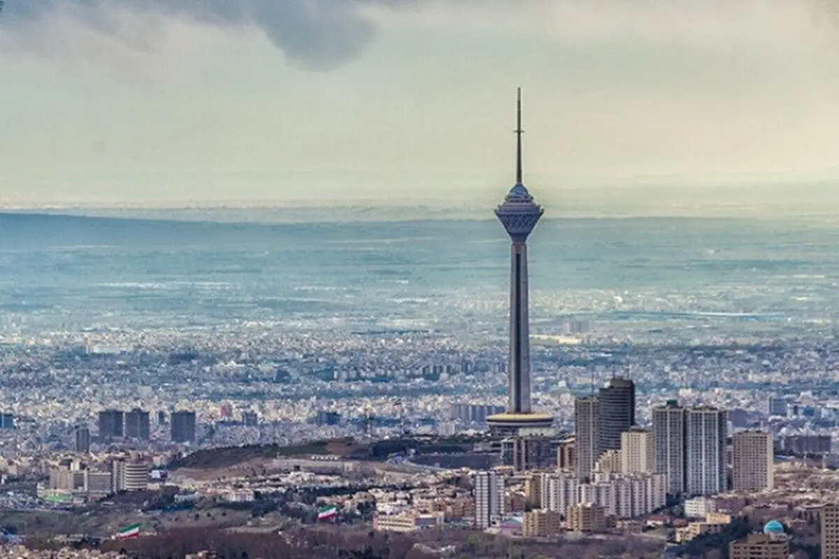 نمایی زیبا از برج میلاد در هوای بارانی امروز تهران