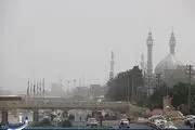 

کام تلخ روزه‌داران در هوای آلوده شهر قم + تصاویر