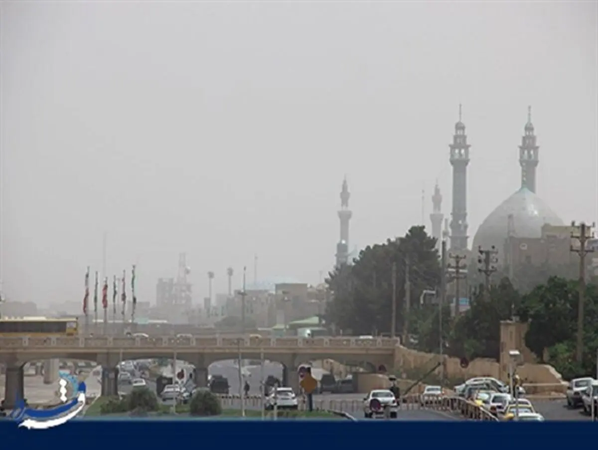 

کام تلخ روزه‌داران در هوای آلوده شهر قم + تصاویر