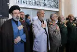  عکس: رهبر انقلاب و رهبر شهید در بزرگداشت شهید نصرالله 