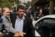 مهدی هاشمی گریان در غم از دست دادن پدر/ عکس