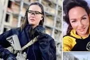 مدل معروف اوکراینی اسلحه به دست شد