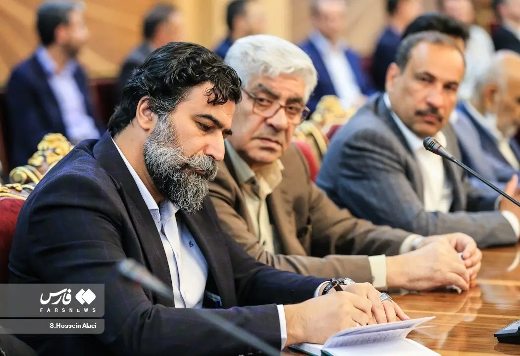 نشست رئیس جمهور با جمعی از اصناف و بازاریان/گزراش تصویری