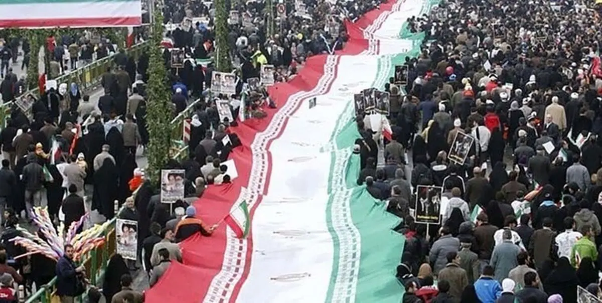 برج آزادی در شب 22 بهمن بی نظیر شد