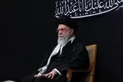 قاب ماندگار از آخرین حضور رهبر شهید در مراسم شب عاشورای حسینیه امام خمینی(ره)