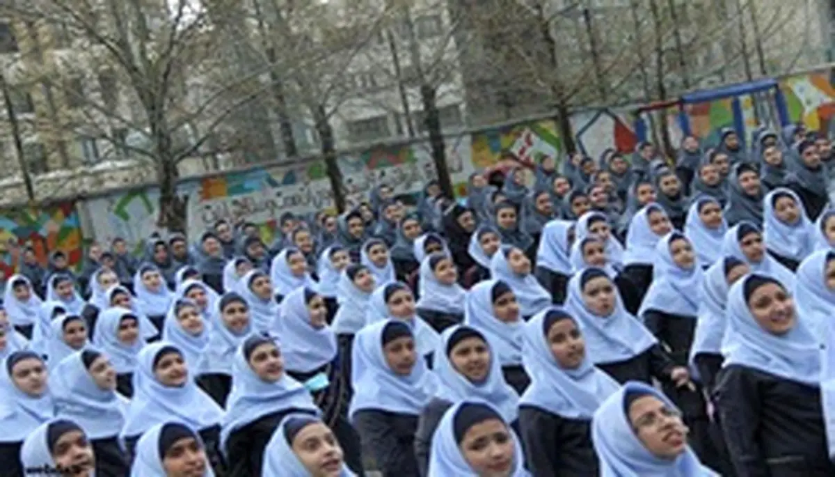 توزیع رایگان قرص " آهن " میان دختران دبیرستانی