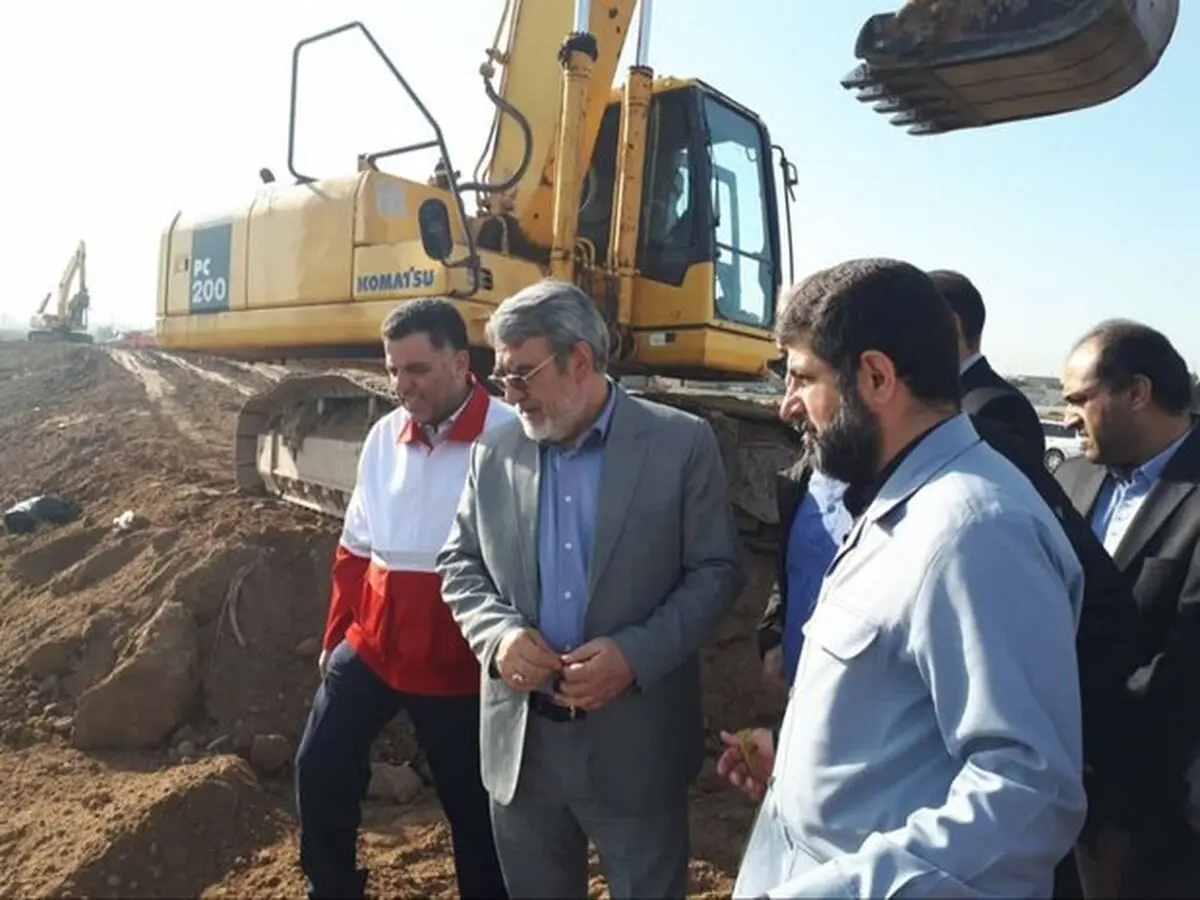 بازدید رحمانی فضلی از ایجاد سیل بند در پیرامون اهواز
