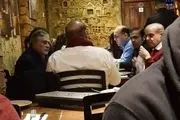  حضور جنجال آفرین نواز شریف در رستوران و دفاعیه عجیب حزب نواز 