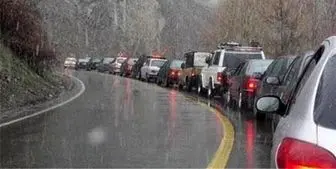  ترافیک فوق سنگین در محور هراز/ بارش برف و تگرگ در ارتفاعات محورهای شرقی پایتخت 