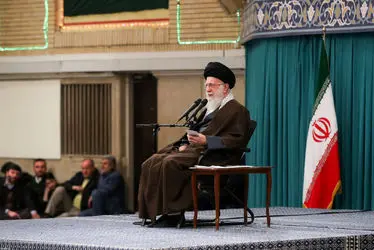 دیدار جمعی از رأی اولی‌ها و خانواده‌های شهدا با رهبر انقلاب
