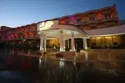 هتل بزرگ ارم اقامت در نزدیکی باغ هنر و مناظر بی نظیر تهران
