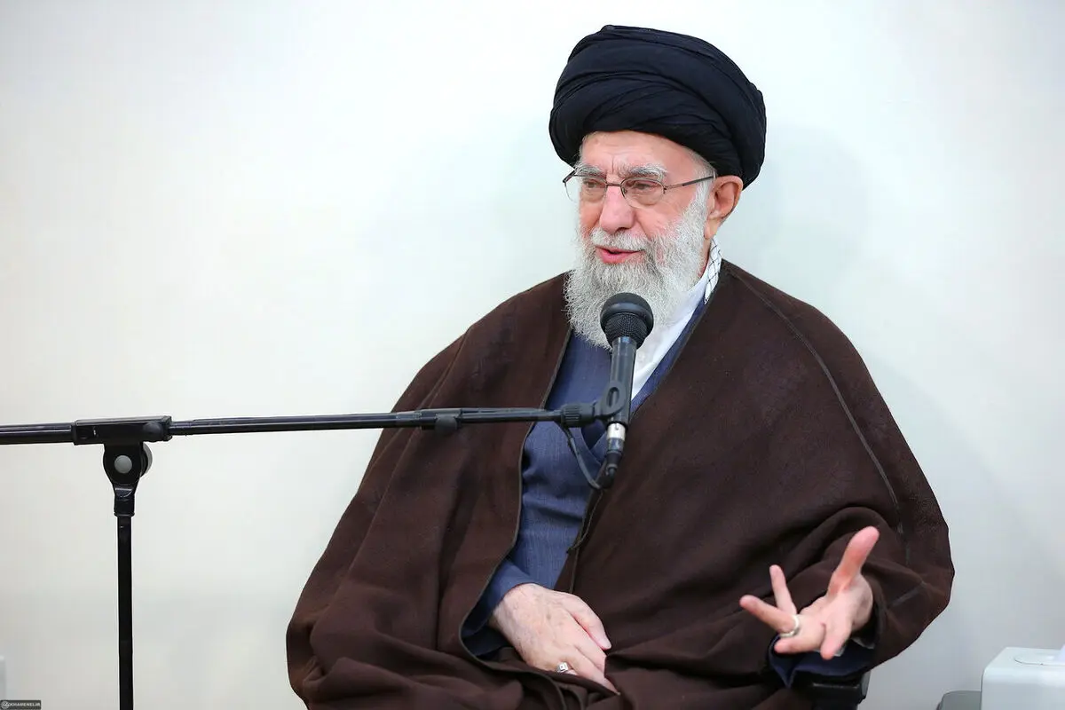  اولین فیلم از دیدار رهبر انقلاب با همسر و فرزندان ابراهیم رئیسی 