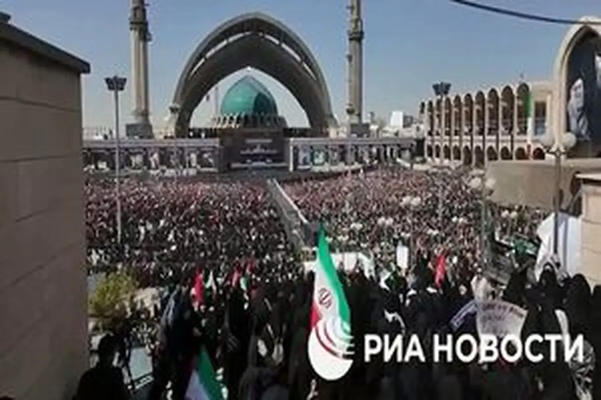 تصاویر اختصاصی رسانه روس از مراسم وداع با رهبر شهید +فیلم