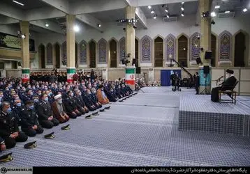 دیدار جمعی از فرماندهان نیروی هوایی و پدافند هوایی ارتش با رهبر انقلاب/گزارش تصویری