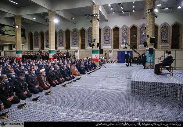 دیدار جمعی از فرماندهان نیروی هوایی و پدافند هوایی ارتش با رهبر انقلاب/گزارش تصویری