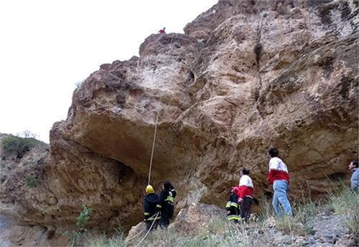 نجات دو نفر در ارتفاعات عسلویه