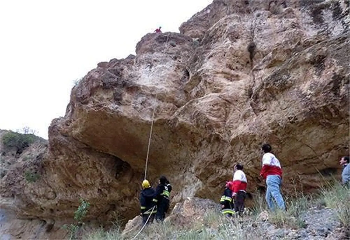 نجات دو نفر در ارتفاعات عسلویه
