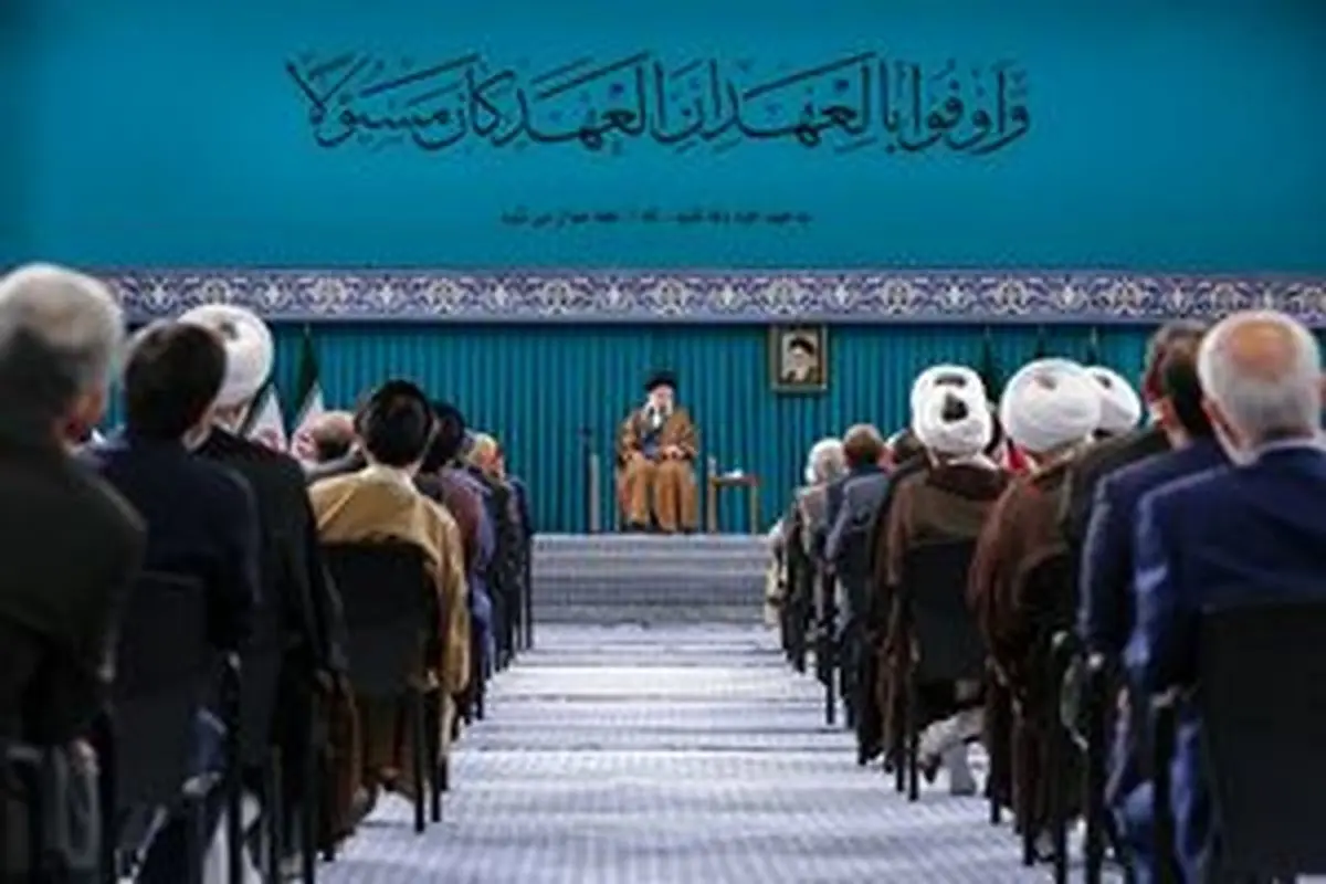 معنی آیه نصب شده در محل دیدار رهبر انقلاب با مسئولان نظام