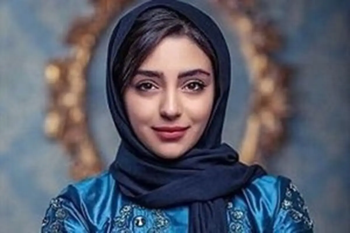 هستی‌ مهدوی‌فر در مراسم داستان خوانی