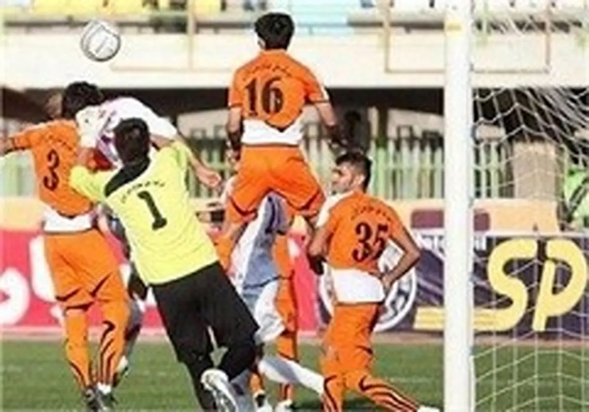 ادامه کتک خوردن مربیان مس در تمرین!
