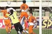 ادامه کتک خوردن مربیان مس در تمرین!