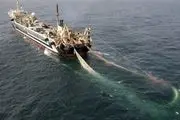 چد فروند کشتی صید ترال در بندرعباس توقیف شد