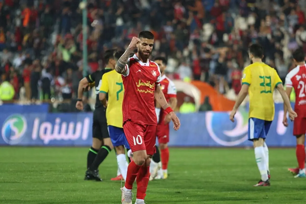 حضور کامل میلاد سرلک در تمرینات گروهی پرسپولیس پس از رفع مصدومیت
