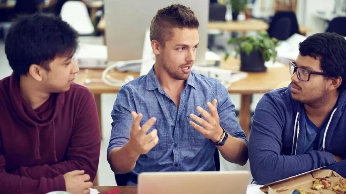 چرا هنگام صحبت کردن دست‌های خود را تکان می‌دهیم؟
