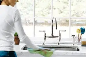 روش صحیح تمیز کردن سینک ظرفشویی