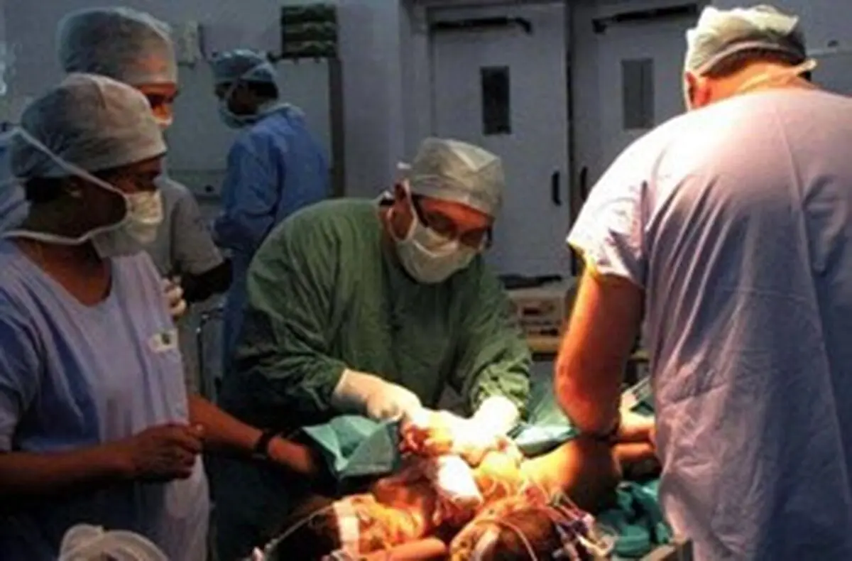 خارج کردن توده 10 کیلویی از شکم بیمار شادگانی