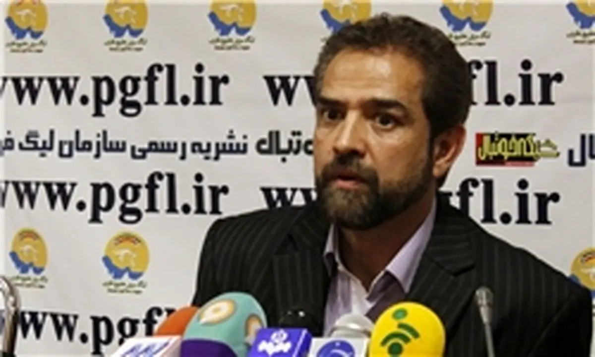 اگر با حرف نشد، با چوب بازیکنان را آماده میکنم