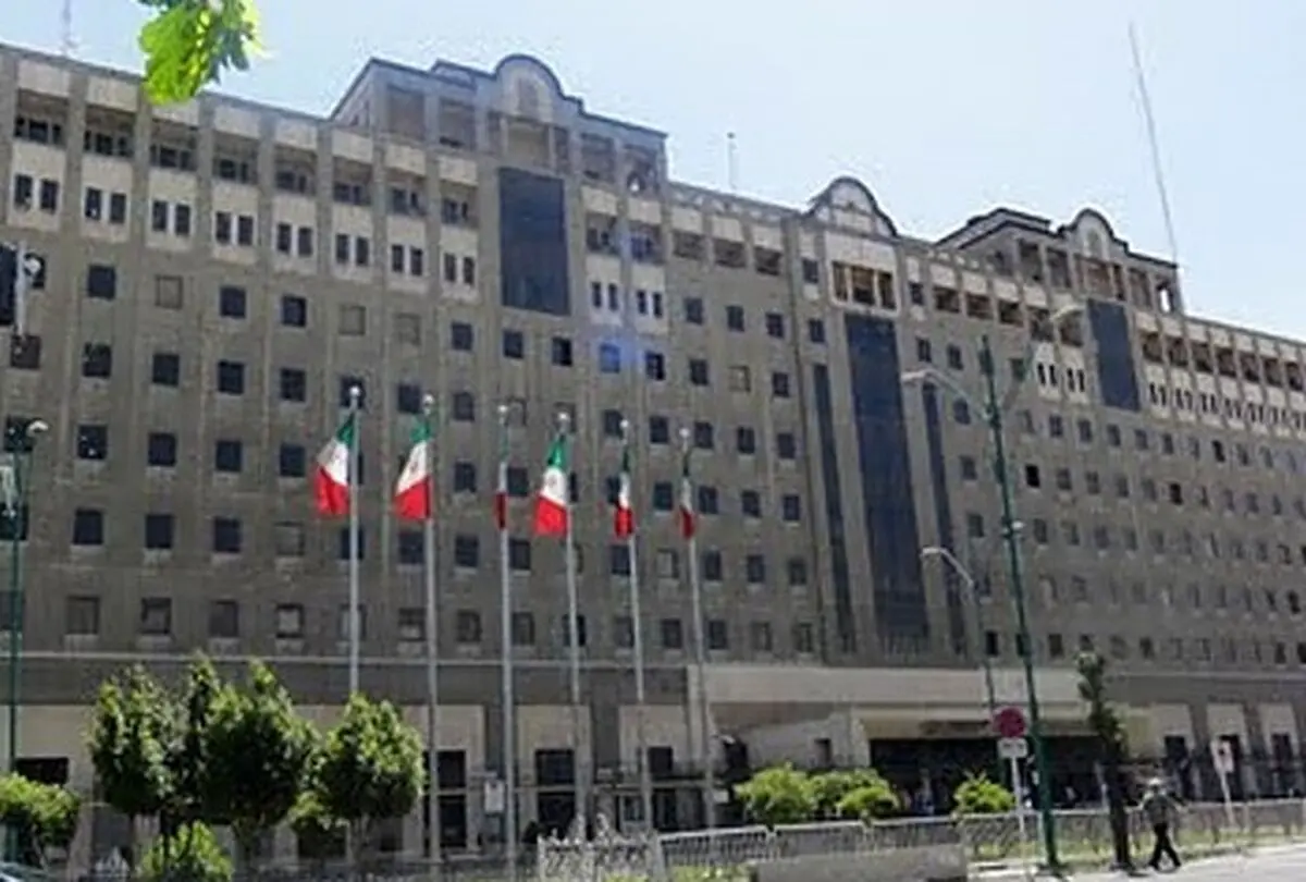 تجمع جمعی از بازنشستگان پیش از موعد مقابل مجلس