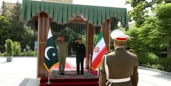دیدار فرمانده ارتش پاکستان با سرلشکر باقری