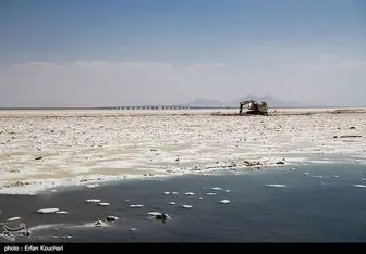دریاچه ارومیه در مدت کوتاهی 300 کیلومتر عقب نشینی کرد