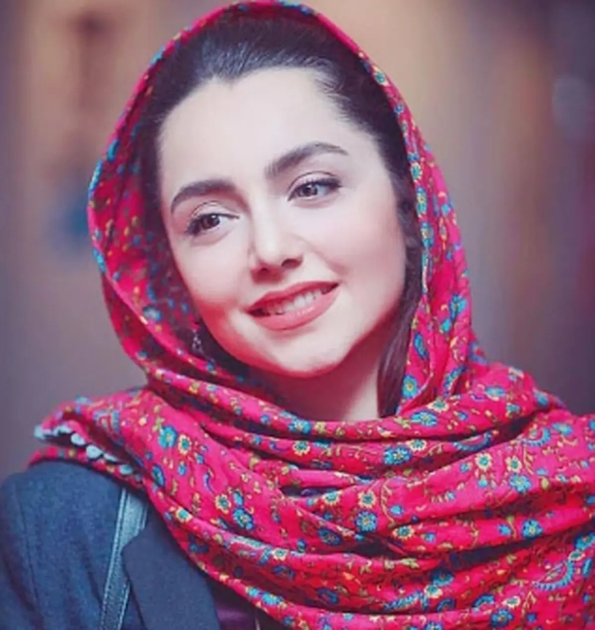 نازنین بیاتی در میان رنگین کمانی از نور /عکس