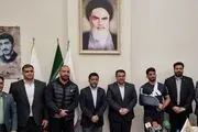 حسن یزدانی کارمند بانک شد
