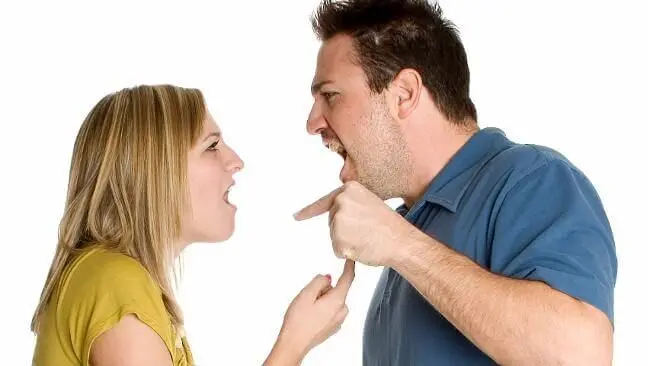 چگونه اشتباهات همسرمان را به او بگوییم؟