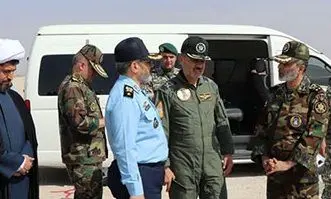 فرمانده کل ارتش از پایگاه هوایی شهید نوژه بازدید کرد