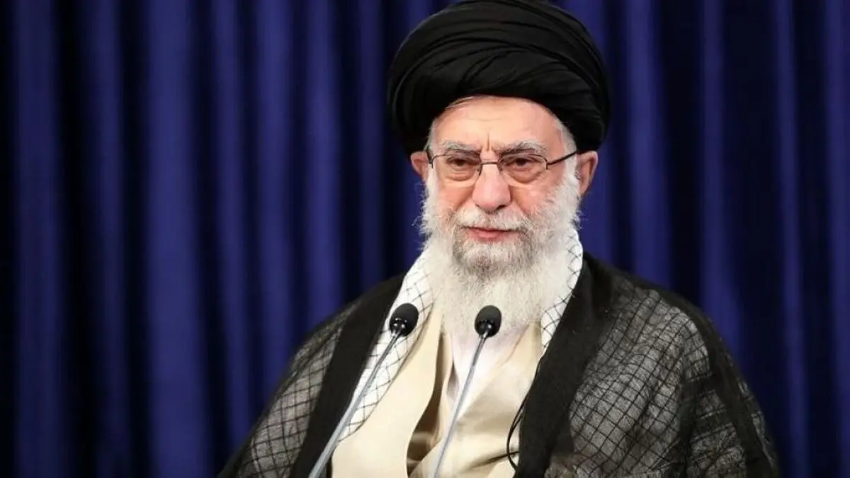 حضور رهبر انقلاب در منزل رئیس‌جمهور شهید
