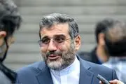 سلفی با وزیر ارشاد وسط مراسم یادبود پروانه معصومی!
